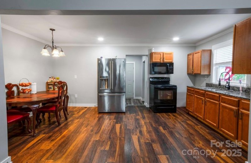 Property image 3 of 4601 Sampson Street in Beechwood Acres, Charlotte, NC 28208