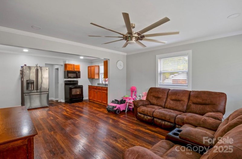Property image 5 of 4601 Sampson Street in Beechwood Acres, Charlotte, NC 28208
