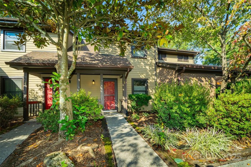 Property image 2 of 16 Spears Avenue in Oak Terrace, Asheville, NC 28801