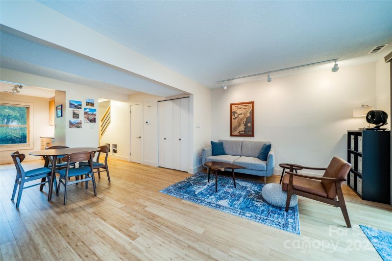 Property image 4 of 16 Spears Avenue in Oak Terrace, Asheville, NC 28801