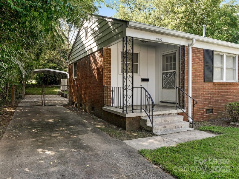 Property image 2 of 2909 Southwest Boulevard in University Park, Charlotte, NC 28216