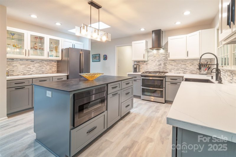 Property image 4 of 3 Sunningdale Drive in Claremont, Flat Rock, NC 28731