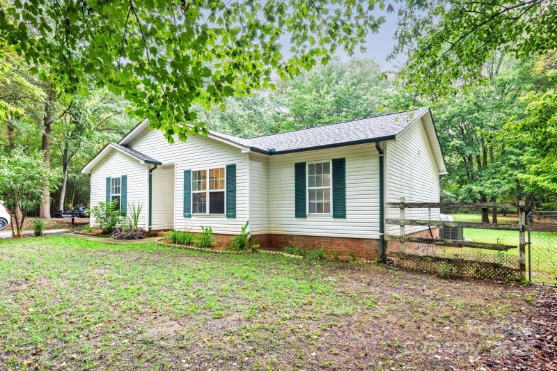 Property image 2 of 120 Creek Branch Drive in Collins Park, Mooresville, NC 28115