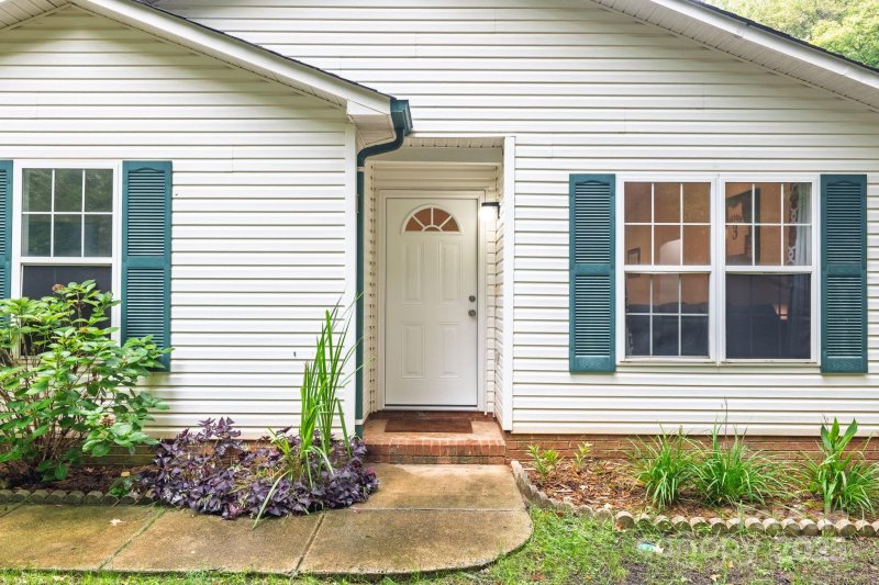 Property image 4 of 120 Creek Branch Drive in Collins Park, Mooresville, NC 28115