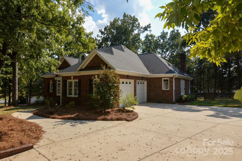 Property image 3 at 113 Eaglecrest Drive, Matthews, NC 28104