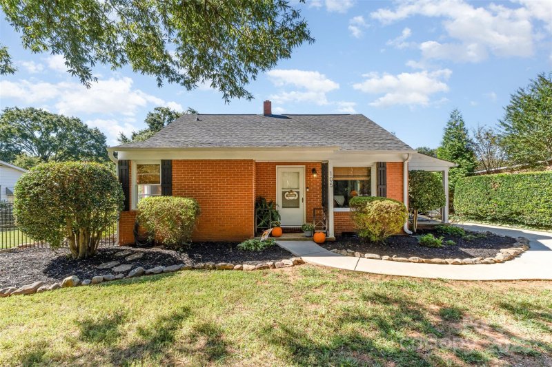 Property image 2 of 105 Peachtree Street in Hall Park, Belmont, NC 28012