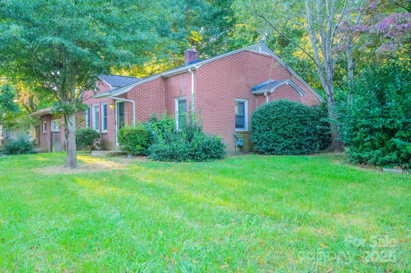 Property image 2 at 1501 Mccormick Avenue, Gastonia, NC 28054