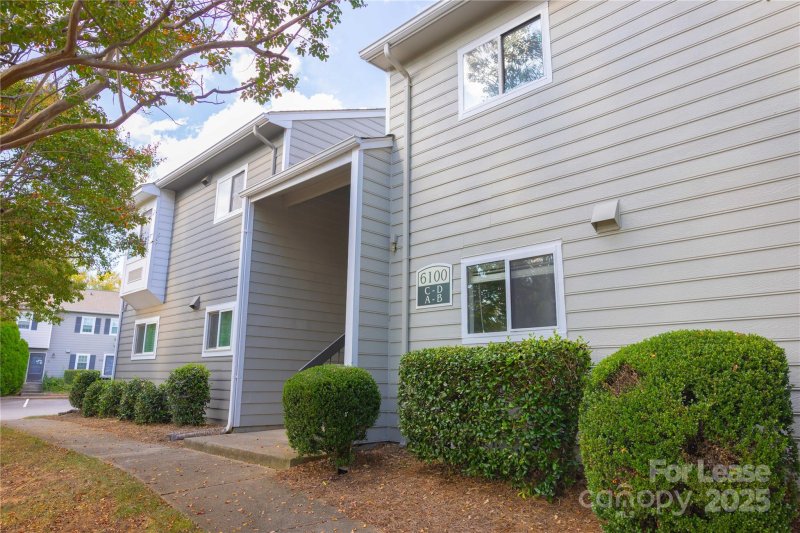 Property image 2 of 6100 Heathstone Lane in Heathstead, Charlotte, NC 28210