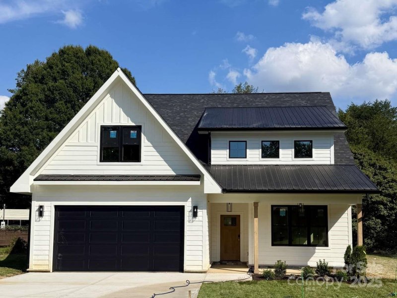 Regency Lake Village, Mooresville Community