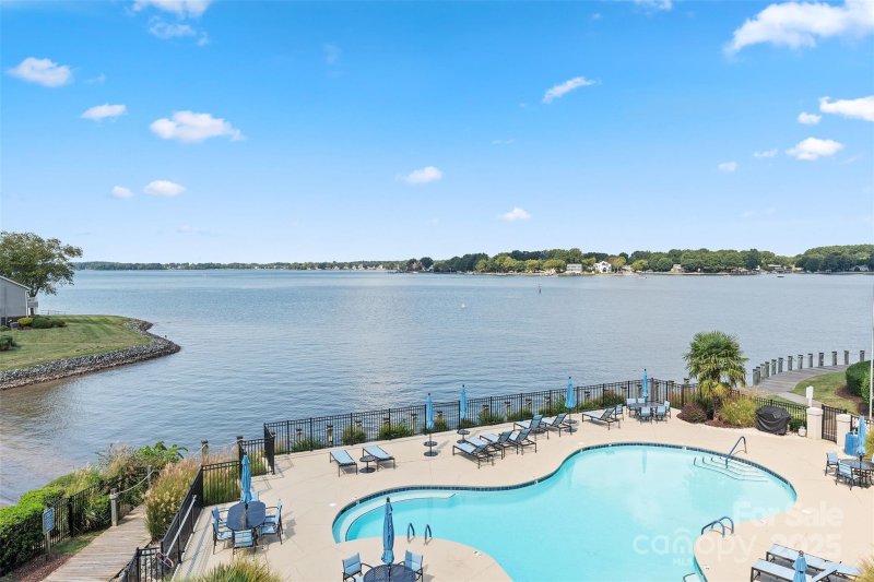 18589 Vineyard Point Lane