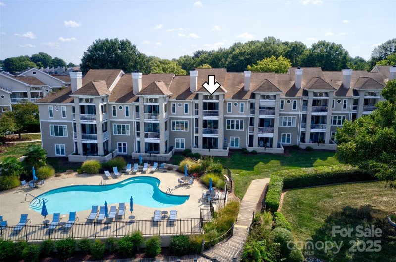 Property image 3 of 18589 Vineyard Point Lane in Vineyard Point, Cornelius, NC 28031