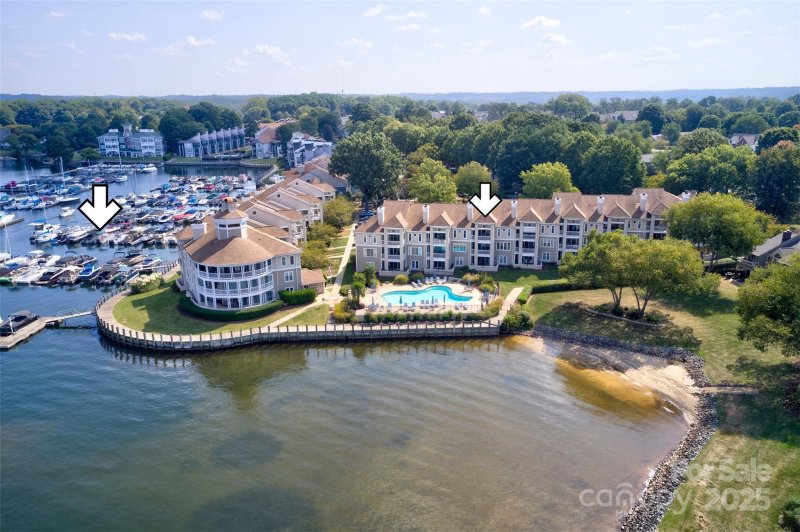 Property image 4 of 18589 Vineyard Point Lane in Vineyard Point, Cornelius, NC 28031