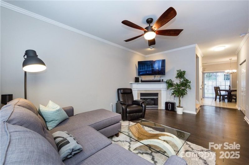 Property image 2 of 1265 E Woodlawn Road in Madison Glen, Charlotte, NC 28209