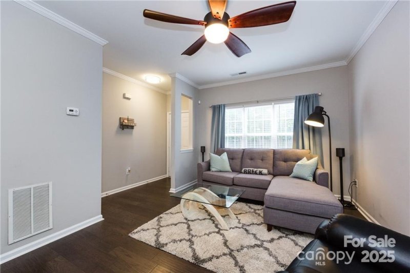 Property image 3 of 1265 E Woodlawn Road in Madison Glen, Charlotte, NC 28209