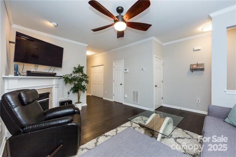 Property image 4 of 1265 E Woodlawn Road in Madison Glen, Charlotte, NC 28209