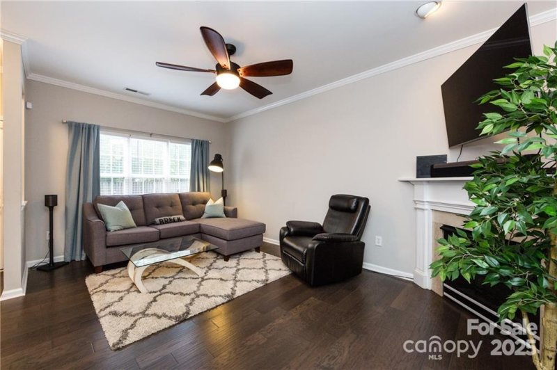 Property image 5 of 1265 E Woodlawn Road in Madison Glen, Charlotte, NC 28209