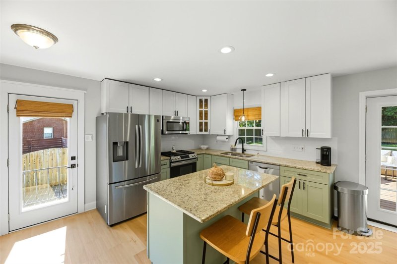 Property image 2 at 7520 Woodstream Drive, Charlotte, NC 28210