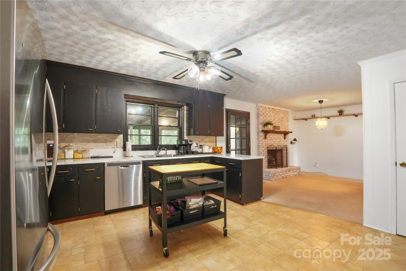 Property image 3 of 43 Crane Court in Sleepy Hollow, Concord, NC 28025