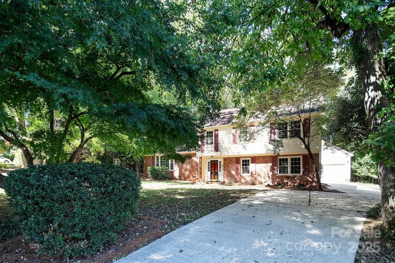 Property image 2 of 2901 Goneaway Road in Huntingtowne Farms, Charlotte, NC 28210