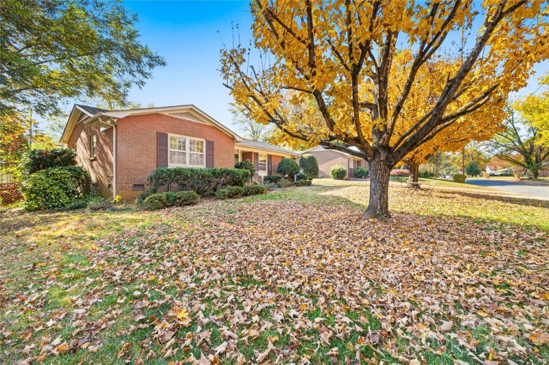 Property image 2 of 3420 Woodleaf Road in Windsor Park, Charlotte, NC 28205