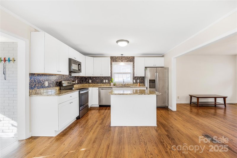 Property image 4 of 3420 Woodleaf Road in Windsor Park, Charlotte, NC 28205