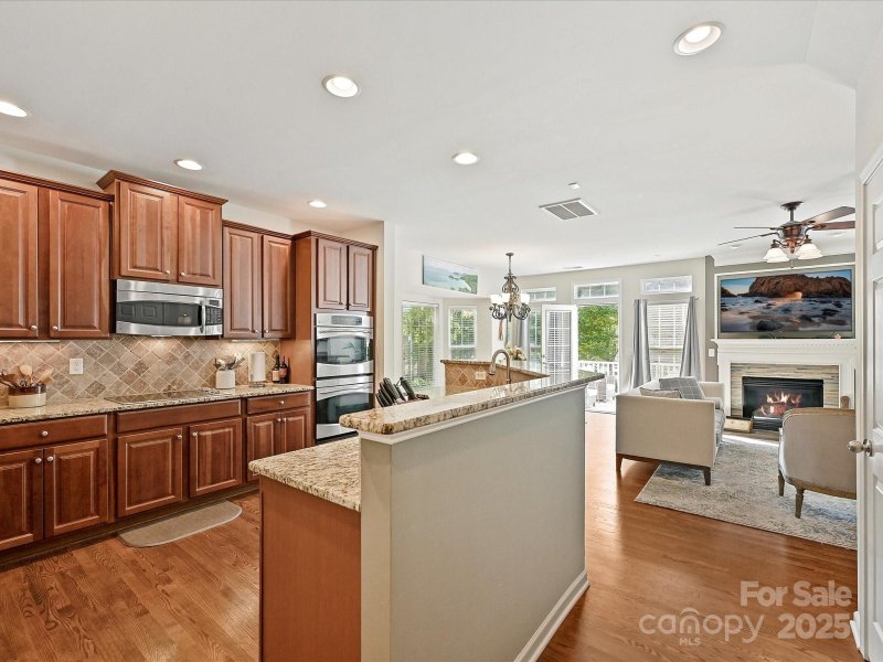 Property image 5 of 405 Armour Street in Davidson Bay, Davidson, NC 28036