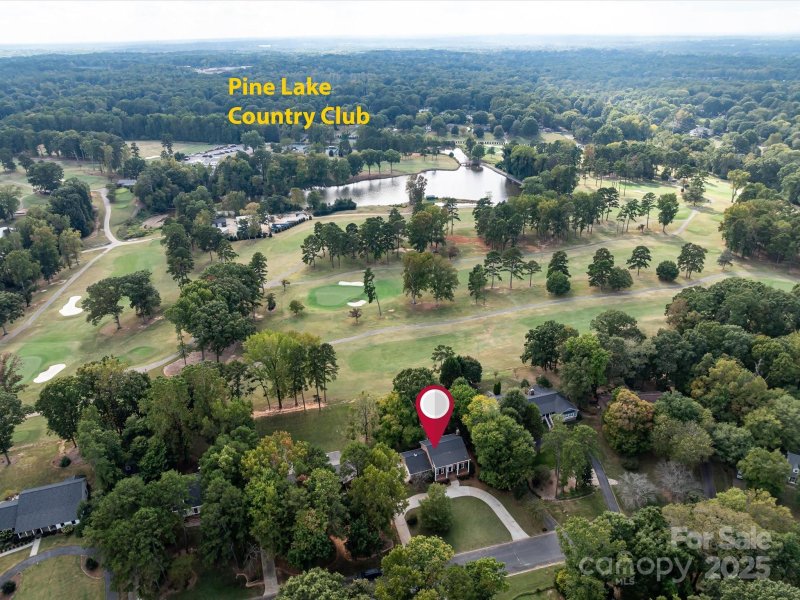 Property image 3 of 5918 Foxcrest Drive in Farmwood, Mint Hill, NC 28227