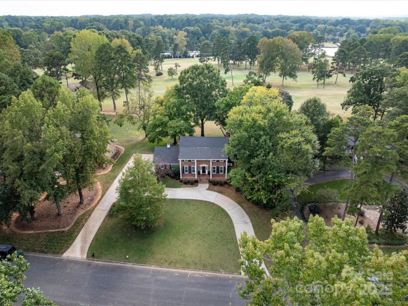 Property image 5 of 5918 Foxcrest Drive in Farmwood, Mint Hill, NC 28227