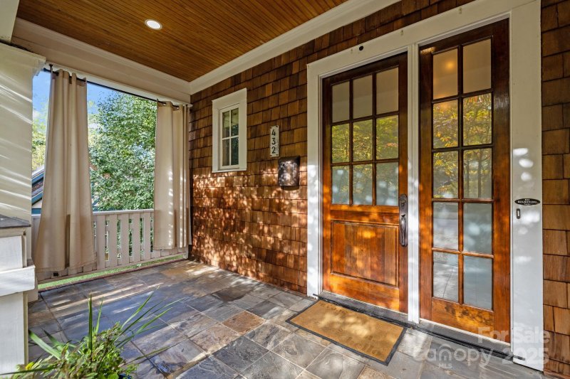 Property image 3 of 432 Walnut Avenue in Wesley Heights, Charlotte, NC 28208