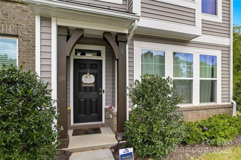 Property image 2 of 176 Waterlynn Ridge Road in Waterlynn Grove, Mooresville, NC 28117