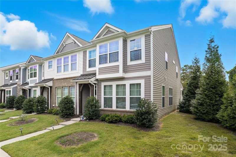 Property image 3 of 176 Waterlynn Ridge Road in Waterlynn Grove, Mooresville, NC 28117