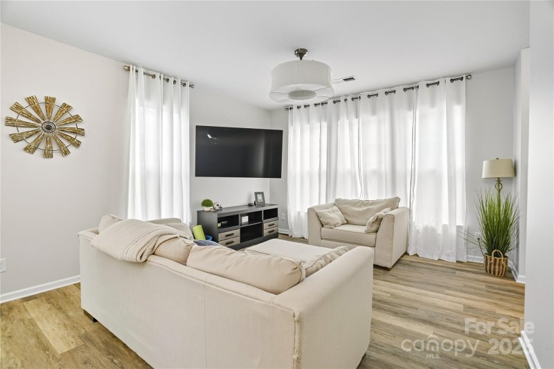 Property image 5 of 176 Waterlynn Ridge Road in Waterlynn Grove, Mooresville, NC 28117