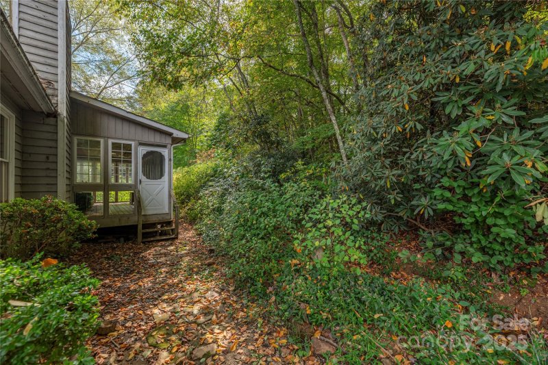 Property image 2 of 14 Llama Vista Court in Llama Vista, Black Mountain, NC 28711