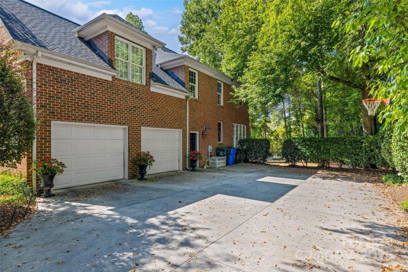 Property image 3 of 1748 Farrow Drive in Meadow Lakes Ii, Rock Hill, SC 29732