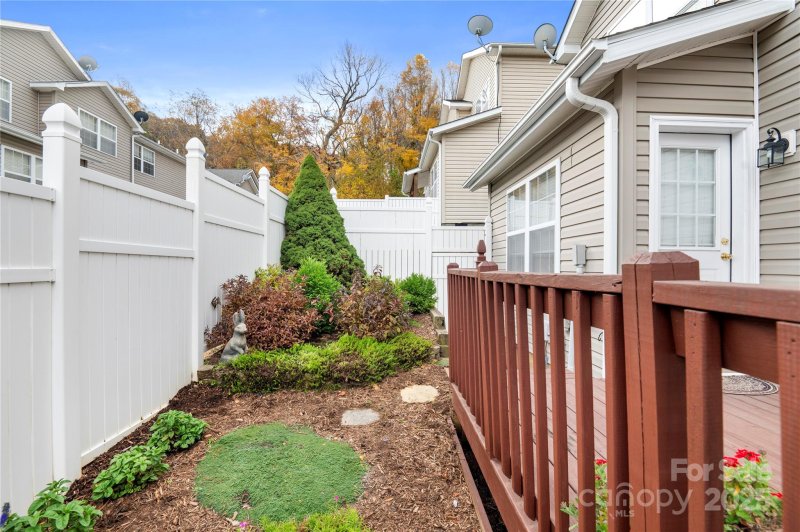 Property image 5 of 204 Pembrook Road in Brookhaven Village, Swannanoa, NC 28778