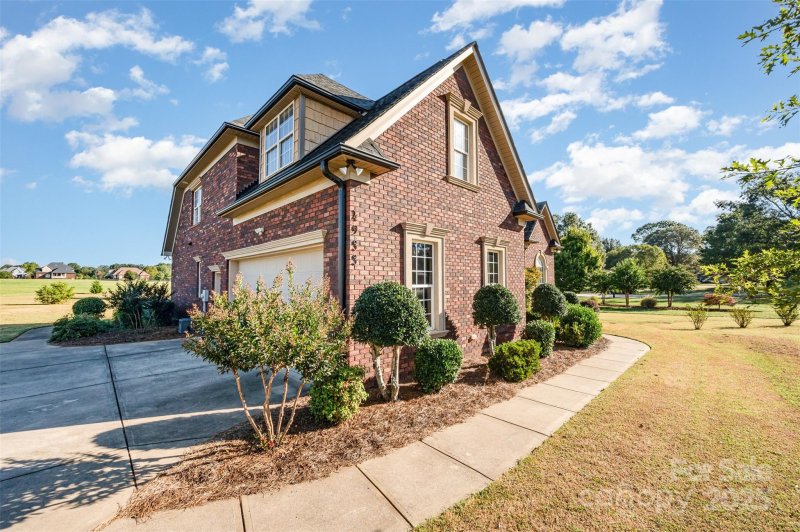 Property image 3 of 4933 Campobello Drive in Old Gate, Monroe, NC 28110