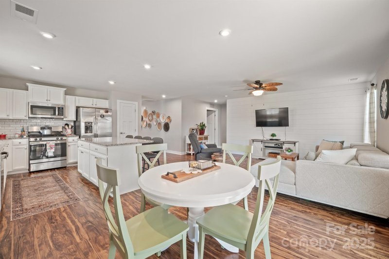 Property image 4 of 4300 Stream Dale Circle in Hunton Forest, Concord, NC 28027