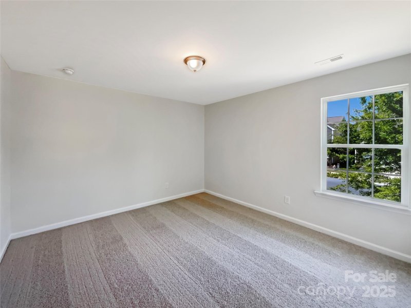 Property image 5 of 947 Pecan Tree Lane in Oakland Pointe, Fort Mill, SC 29715