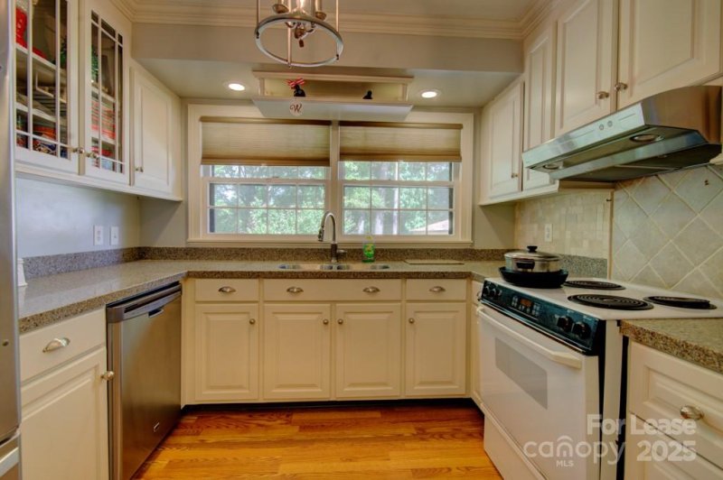 Property image 4 at 6412 Tomahawk Lane, Charlotte, NC 28214