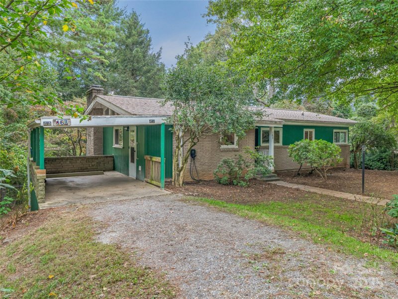 Property image 2 of 163 Governors View Road in Pinehurst Park, Asheville, NC 28805