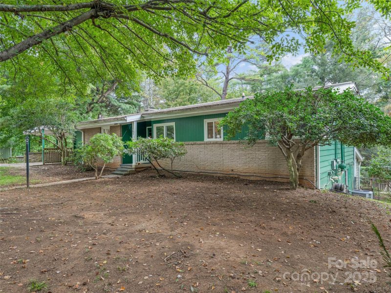 Property image 3 of 163 Governors View Road in Pinehurst Park, Asheville, NC 28805