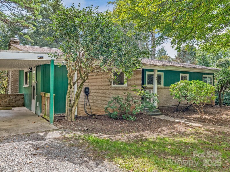 Property image 4 of 163 Governors View Road in Pinehurst Park, Asheville, NC 28805