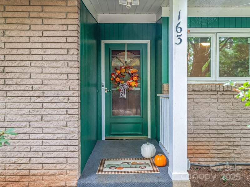 Property image 5 of 163 Governors View Road in Pinehurst Park, Asheville, NC 28805