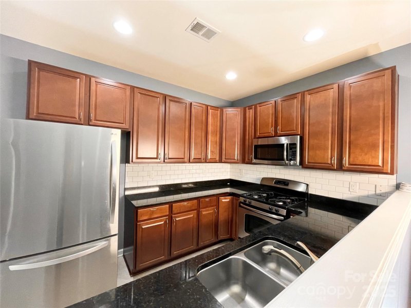 Property image 3 of 13769 Singleleaf Lane in Charlotte Pines, Charlotte, NC 28278