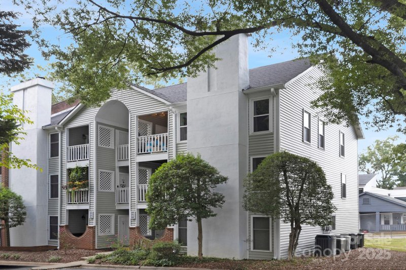 Property image 2 at 430 Queens Road, Charlotte, NC 28207