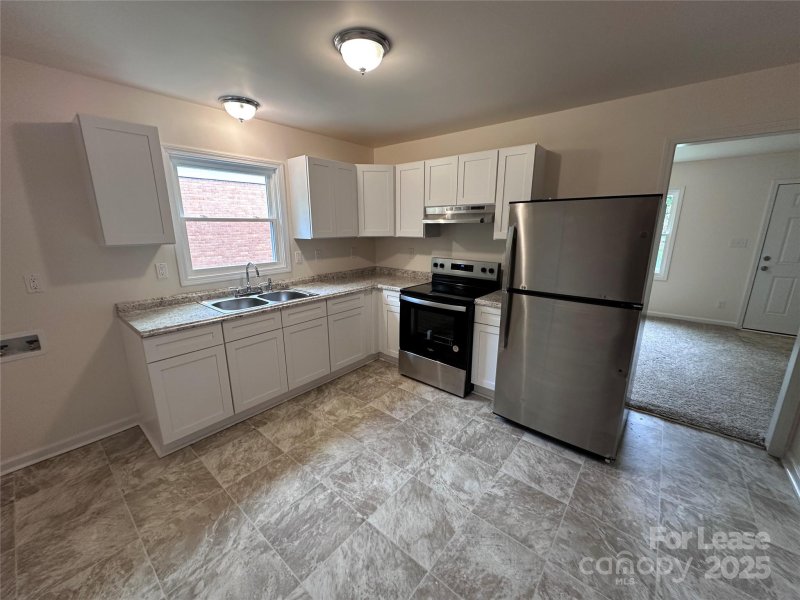 Property image 2 of 518 Echodale Drive in Yorkmount, Charlotte, NC 28217