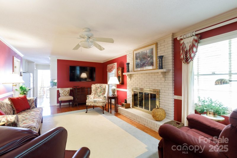 Property image 4 of 637 University Drive in Winthrop Heights, Rock Hill, SC 29730