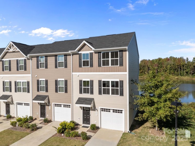 Property image 2 of 6233 Cutwater Circle in Dillon Lakes, Charlotte, NC 28269