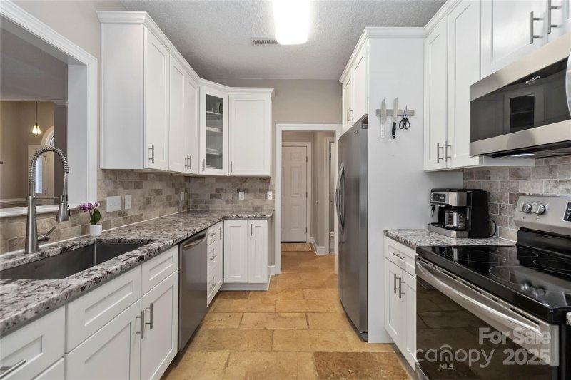 Property image 4 of 8120 Stevens Mill Road in Stevens Mill, Matthews, NC 28104