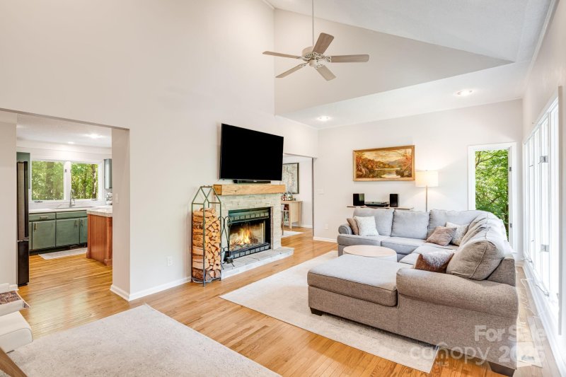 Property image 2 of 25 Lovebird Lane in Ashebrook Estates, Candler, NC 28715